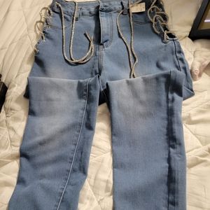 Skinny jeans with blind